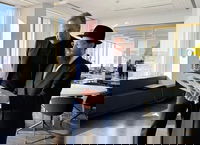 ברקע ההפצצות באיראן: הרב החרדי העביר מסר לאייקון התקשורת