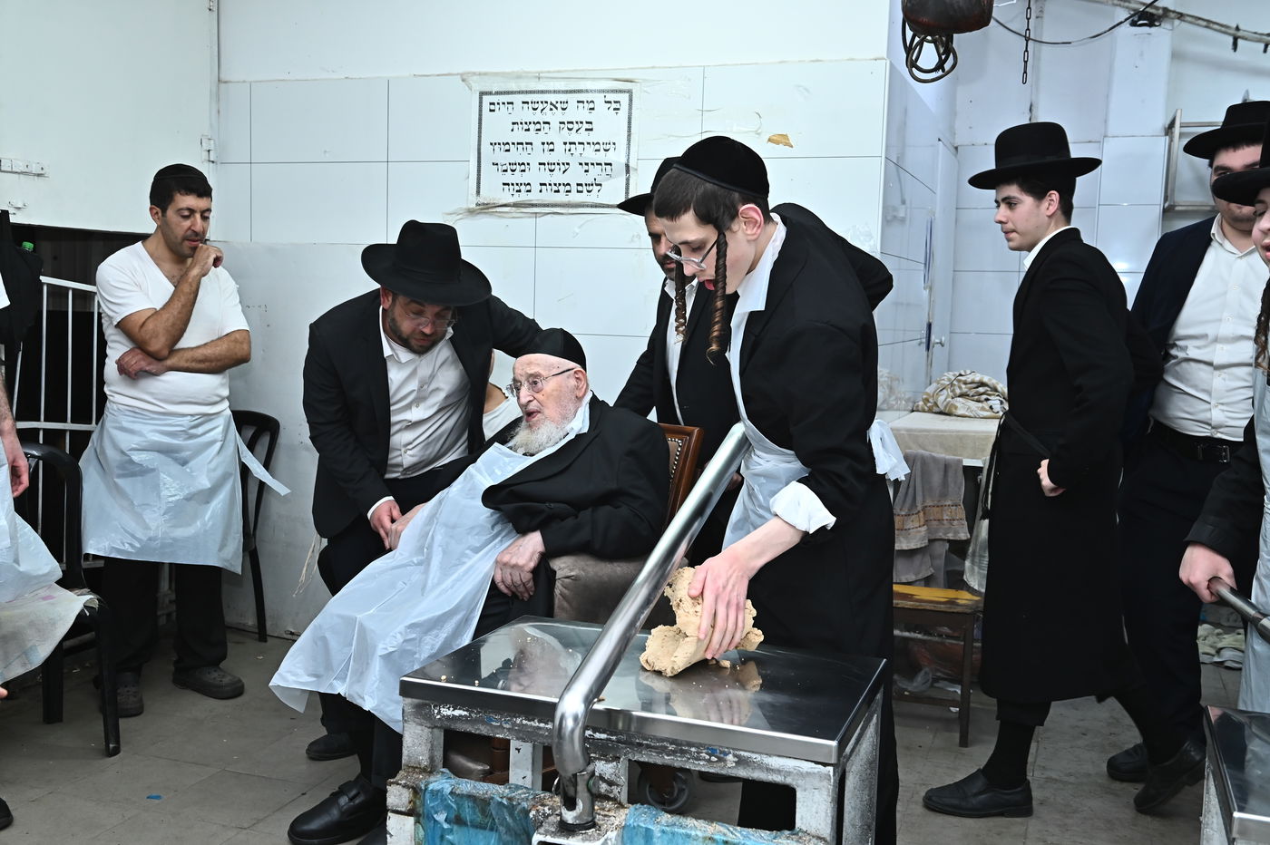 הגרמ"צ ברגמן באפיית מצות