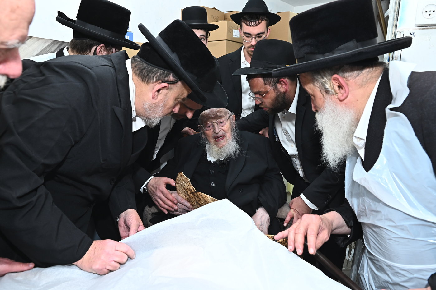 הגרמ"צ ברגמן באפיית מצות