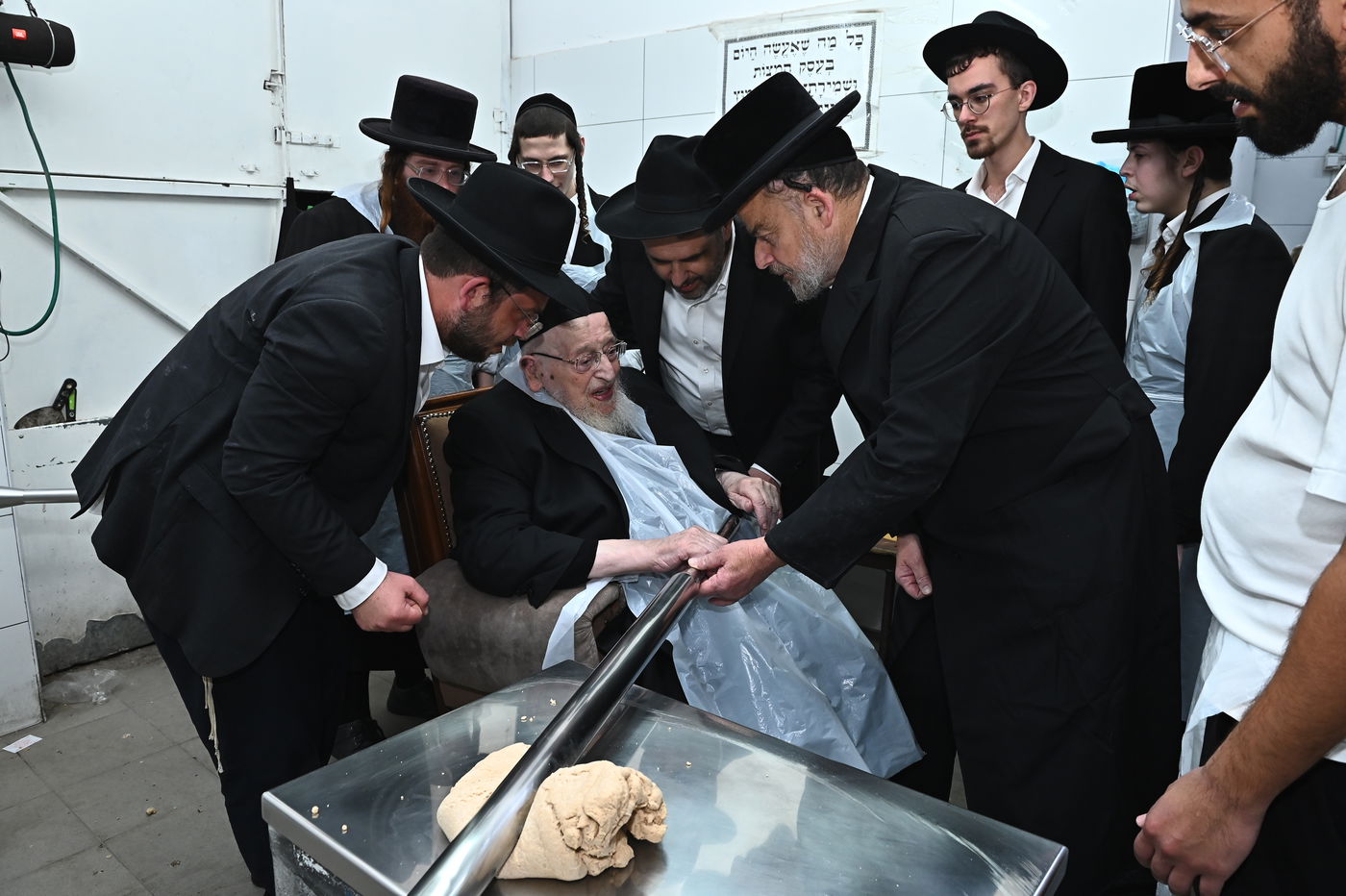 הגרמ"צ ברגמן באפיית מצות