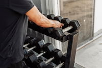 לא חייבים משקל כבד. הרמת משקולות