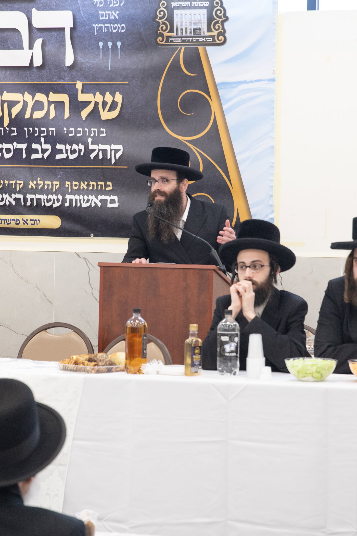 מעמד יציקת הבורות לביהמ"ד סאטמר בשכונת ווערנאן בוויליאמסבורג