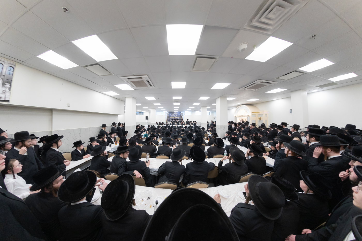 מעמד יציקת הבורות לביהמ"ד סאטמר בשכונת ווערנאן בוויליאמסבורג