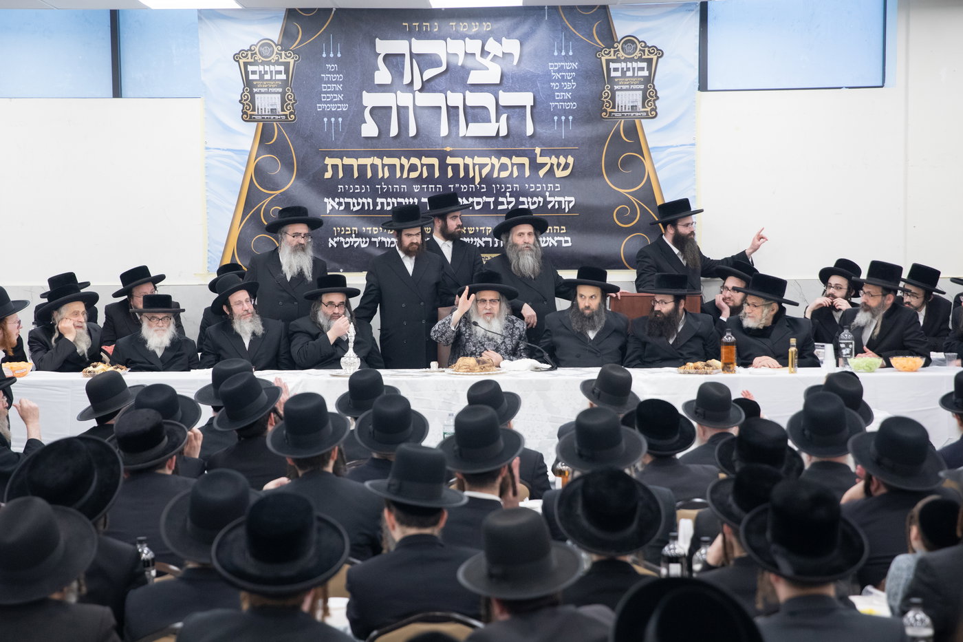 מעמד יציקת הבורות לביהמ"ד סאטמר בשכונת ווערנאן בוויליאמסבורג