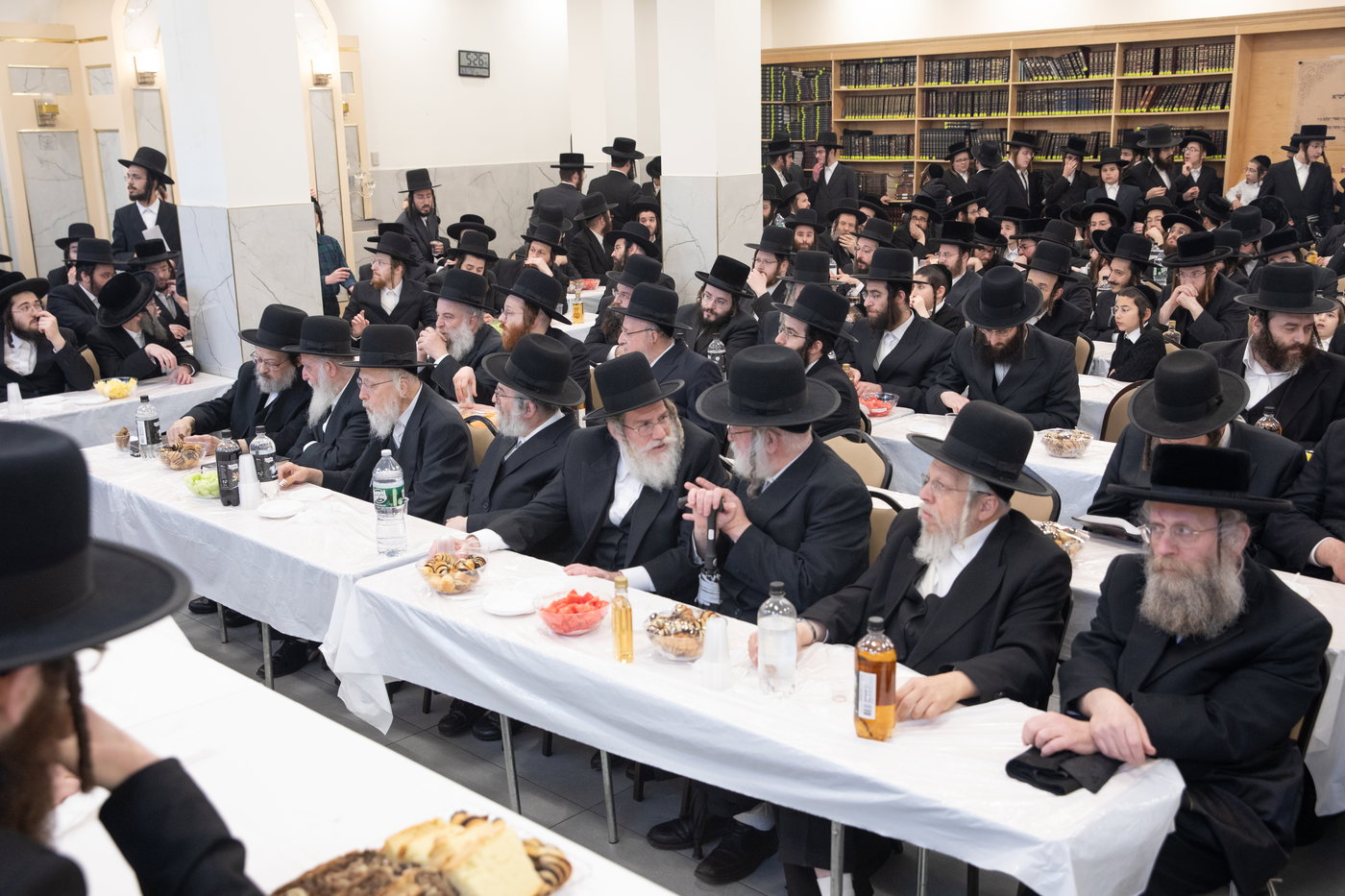 מעמד יציקת הבורות לביהמ"ד סאטמר בשכונת ווערנאן בוויליאמסבורג