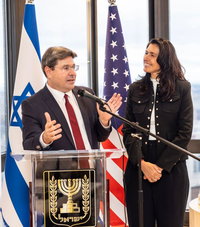 אקוניס תקף