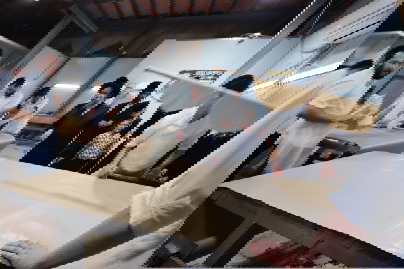 האדמו"ר מסקולען ירושלים באפיית מצות