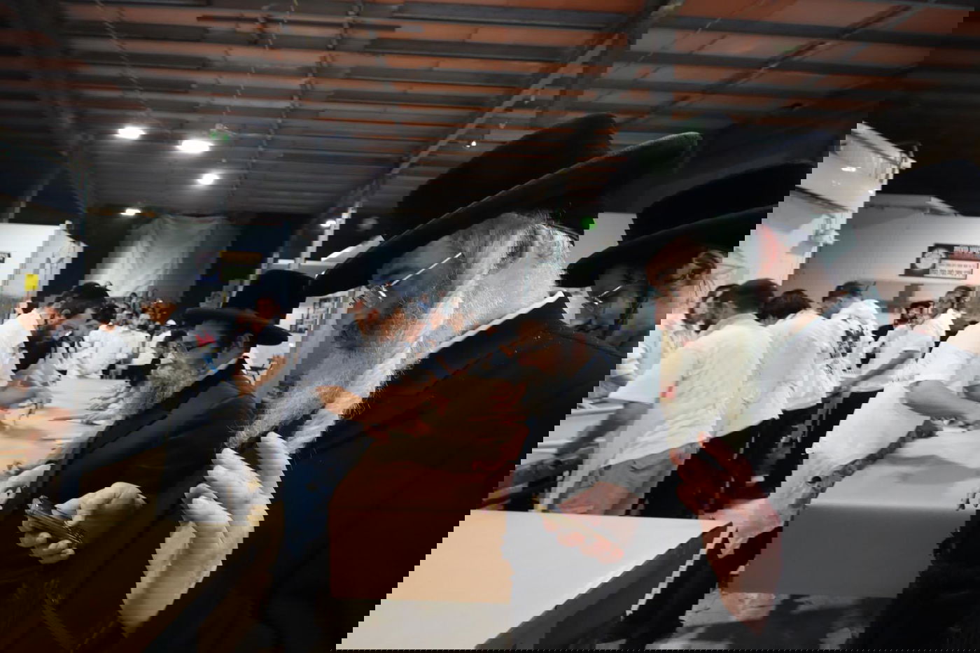 האדמו"ר מסקולען ירושלים באפיית מצות