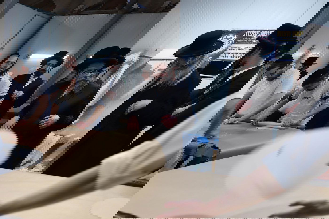 האדמו"ר מסקולען ירושלים באפיית מצות