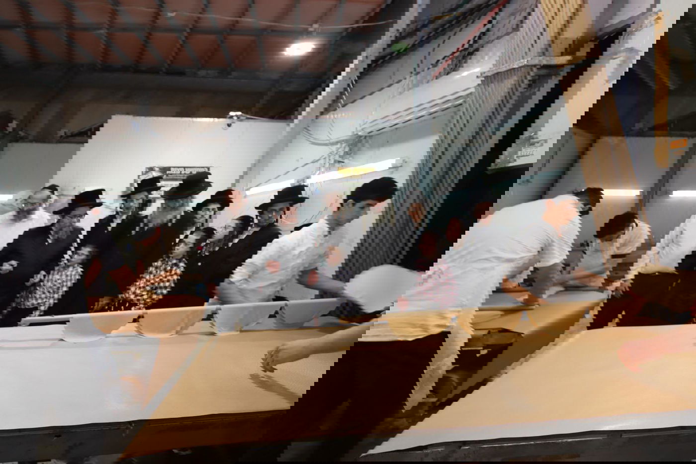 האדמו"ר מסקולען ירושלים באפיית מצות