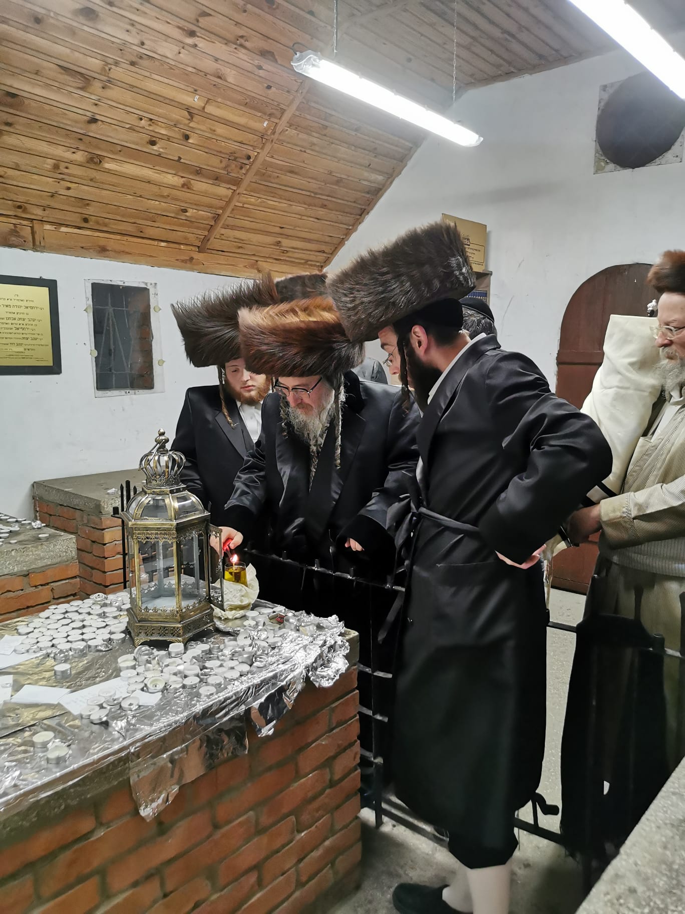 האדמו"ר מביאלה ב"ב במסע הקודש לפולין