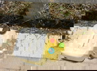 הבקבוקים והג'ריקן שעפ"י החשד הכילו נוזל דליק ונתפסו ע"י השוטרים