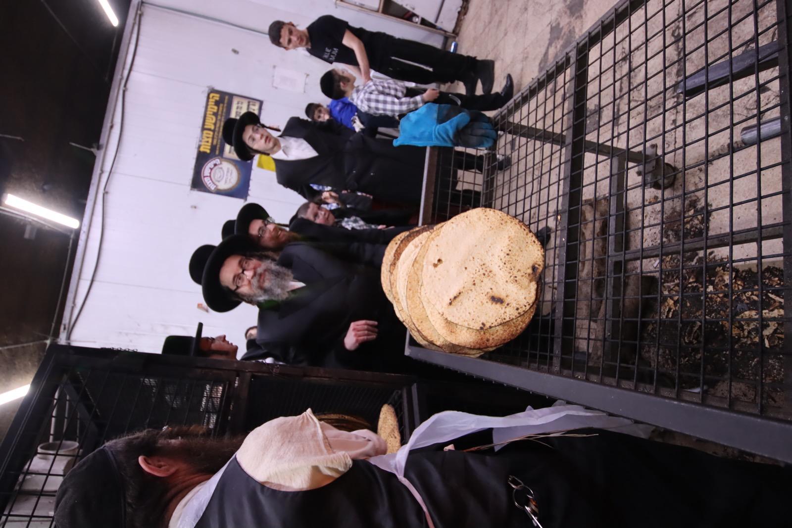 האדמו"ר מסקולען ירושלים באפיית מצות