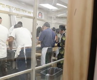 האדמו"ר מסקולען לייקווד באפיית מצות