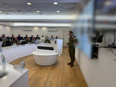 מפקד פיקוד המרכז, אלוף אבי בלוט, במפגש עם ראשי הרשויות