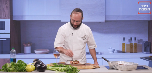 פסח מעולם לא היה מתוק יותר: צפו בשף חיים בורנשטיין מכין פרגיות ביין וקינמון
