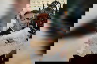 הזמר אליה והב חגג ברית לבנו | 'הינוקא' שימש כסנדק • צפו