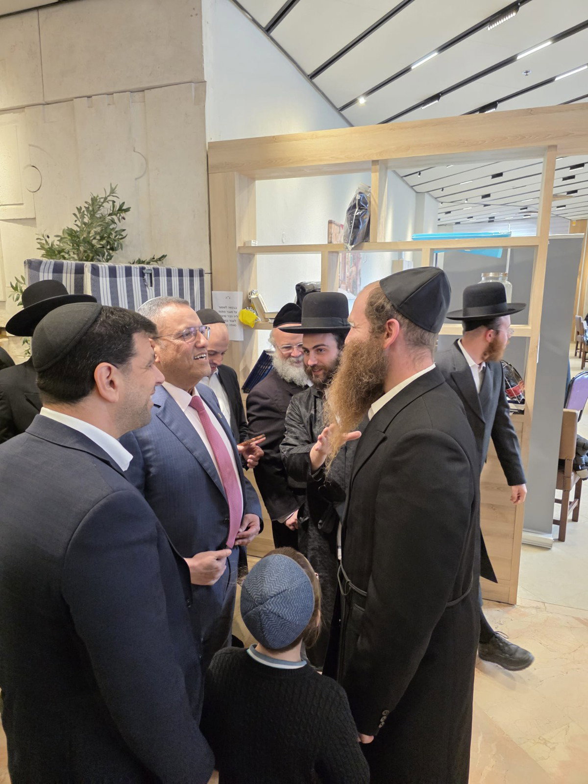 ליאון בביקור אצל מפוני ערד