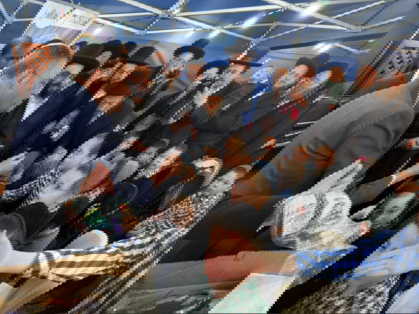 ליאון בביקור אצל מפוני ערד