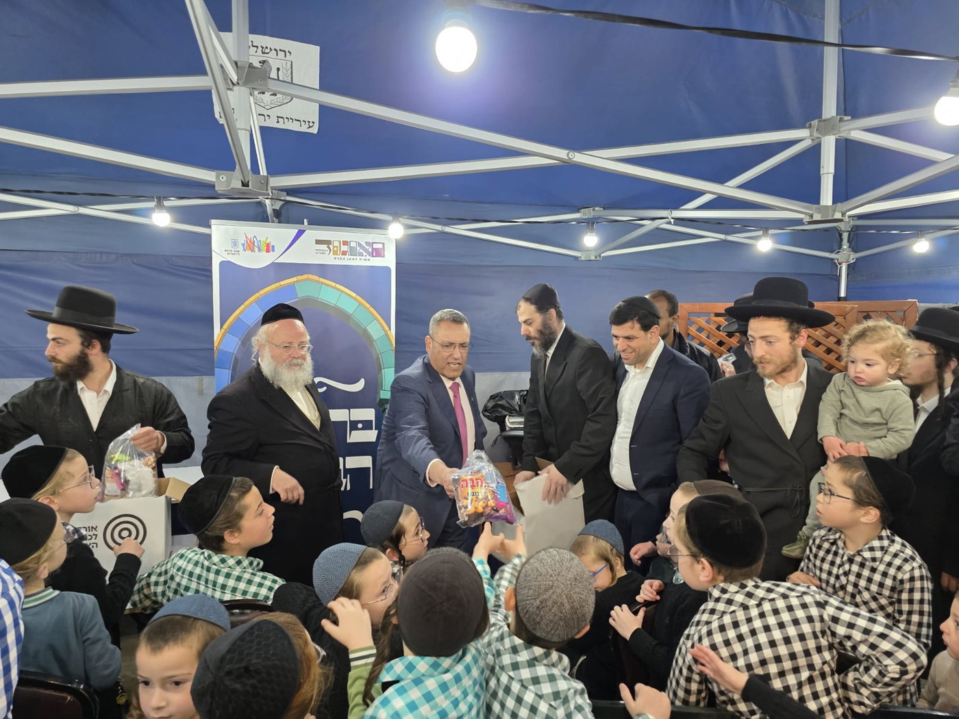 ליאון בביקור אצל מפוני ערד