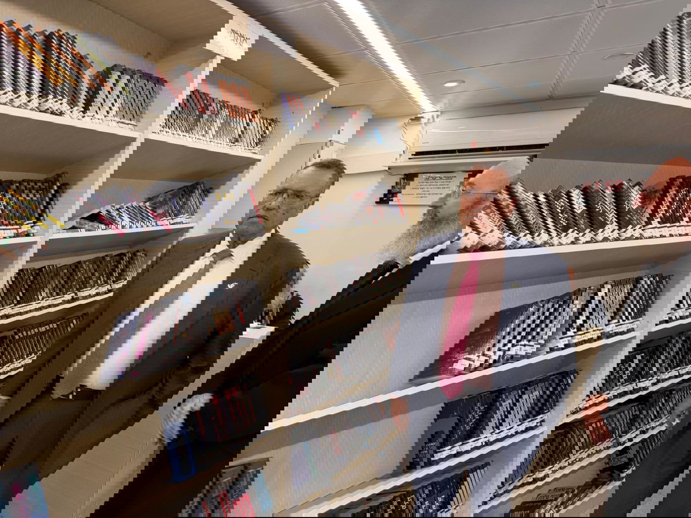 ליאון בביקור אצל מפוני ערד