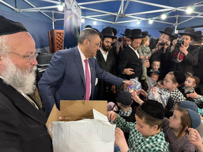 ליאון בביקור אצל מפוני ערד