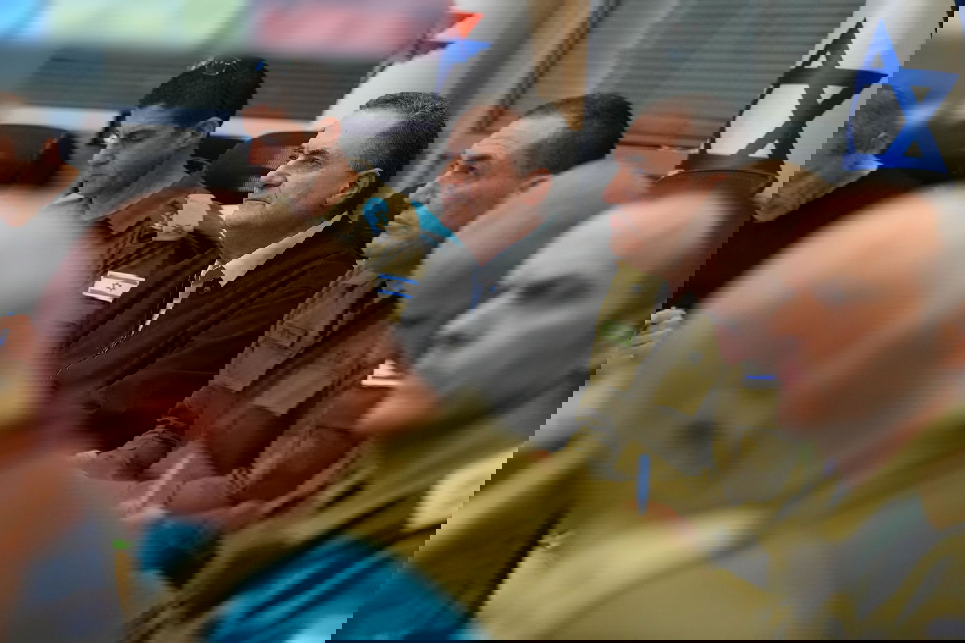 שר הביטחון והרמטכ"ל בהערכת מצב