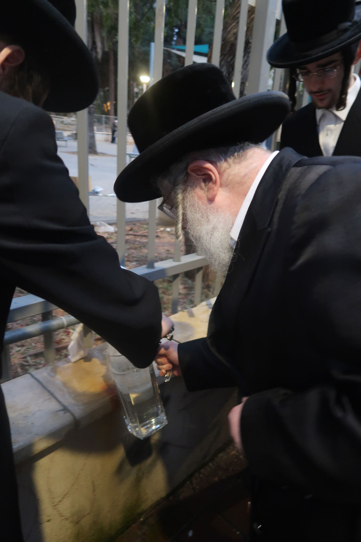 גאב"ד פרדס כץ בשאיבת מים שלנו