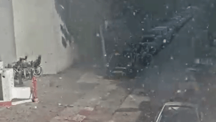 המכונית עפה באוויר: פיקוד העורף פרסם תיעוד מטורף מהפגיעה בתל אביב | צפו