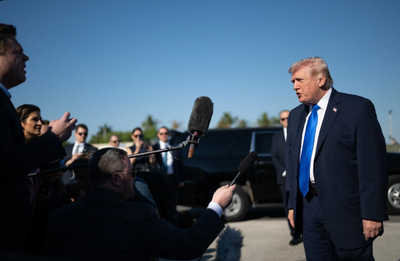 הנשיא טראמפ עונה לשאלות כתבים