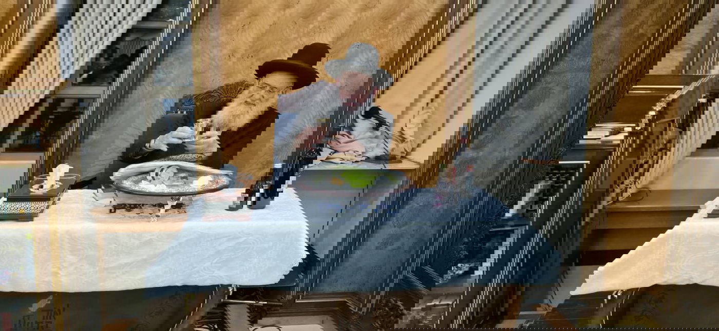 הגאון רבי ראובן אלבז בשיעור לקראת פסח