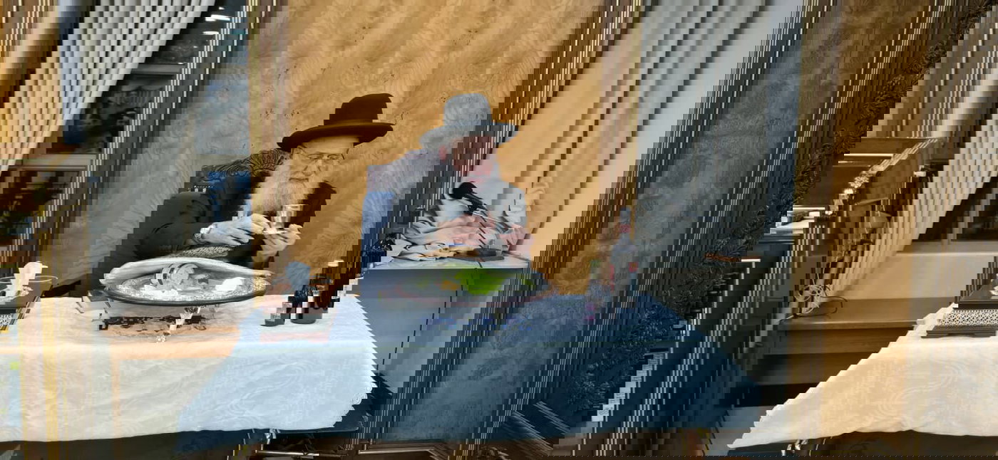 הגאון רבי ראובן אלבז בשיעור לקראת פסח