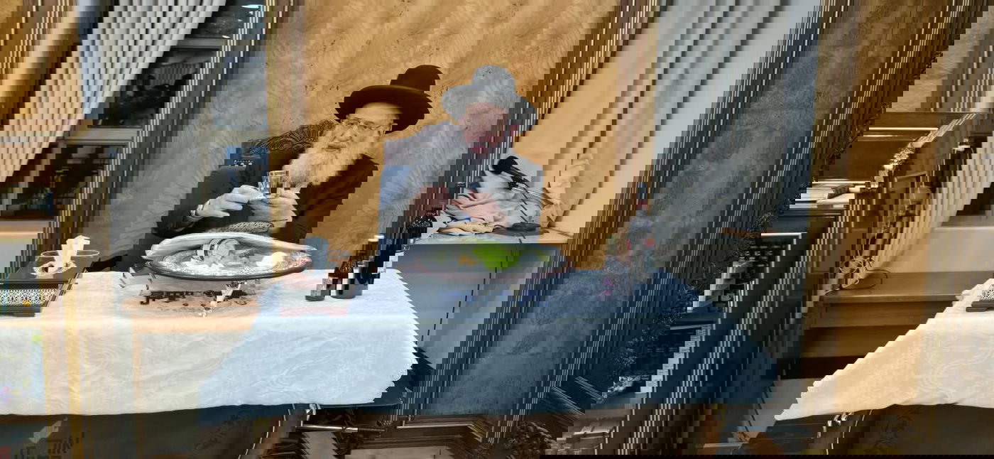 הגאון רבי ראובן אלבז בשיעור לקראת פסח