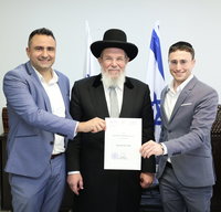 מכירת חמץ בבנק הפועלים: הרב קלמן בר, ישראל דקלבוים, כפיר רמז