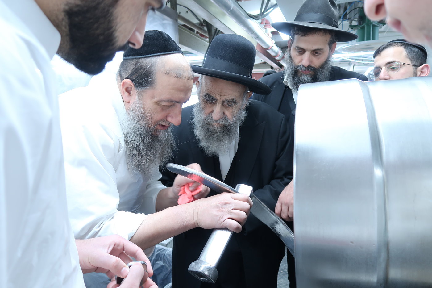 חכם משה צדקה באפיית מצות