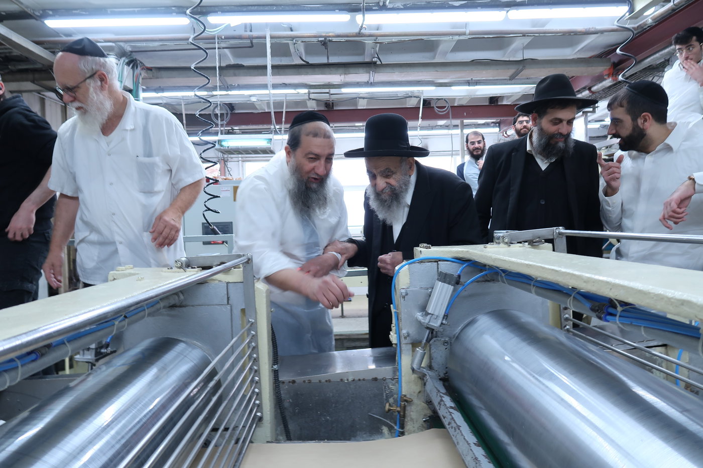 חכם משה צדקה באפיית מצות