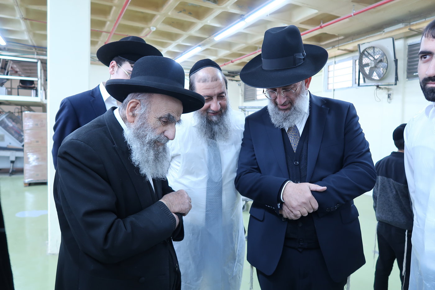 חכם משה צדקה באפיית מצות