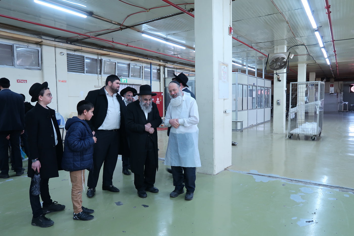 חכם משה צדקה באפיית מצות