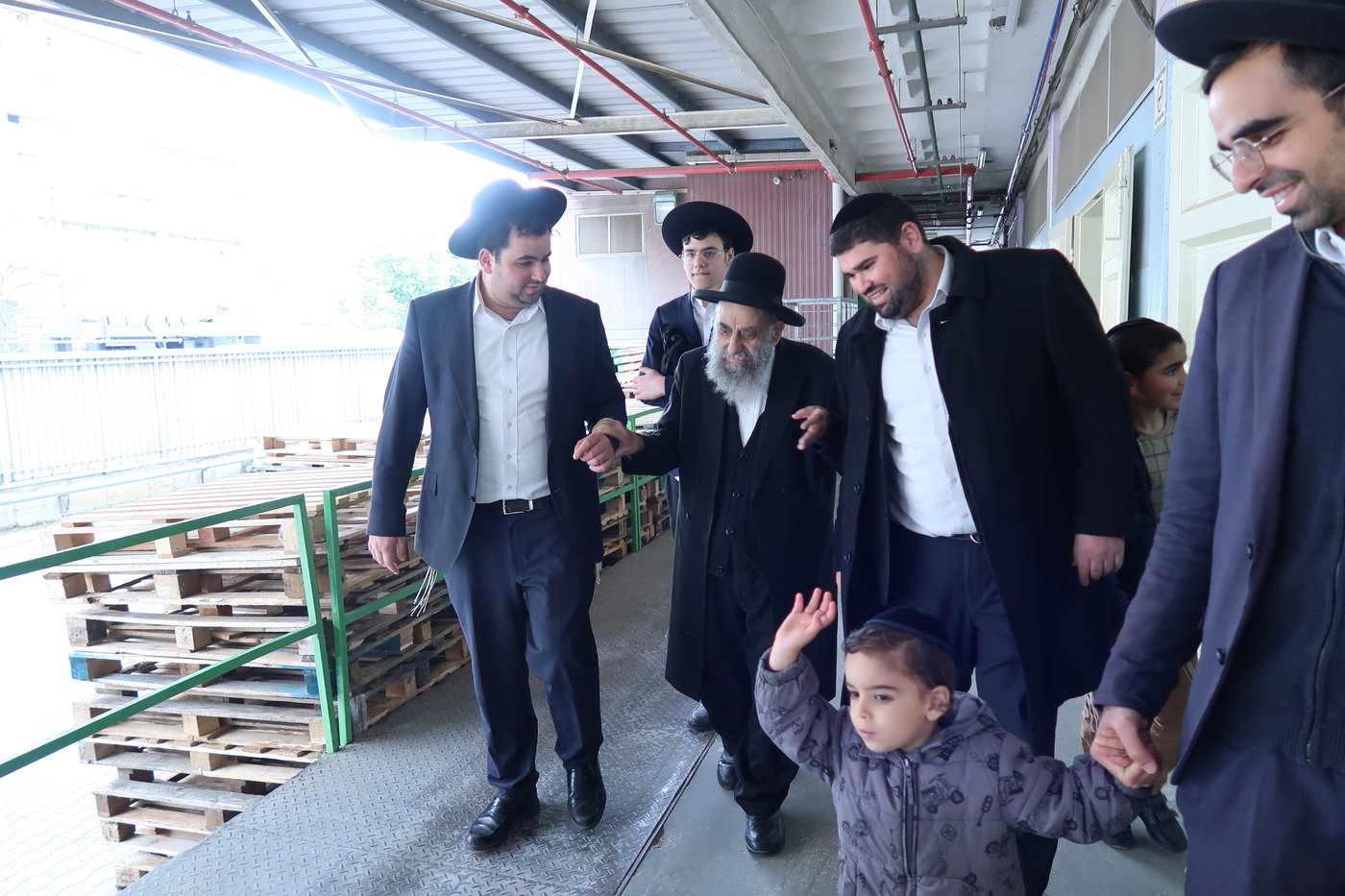 חכם משה צדקה באפיית מצות