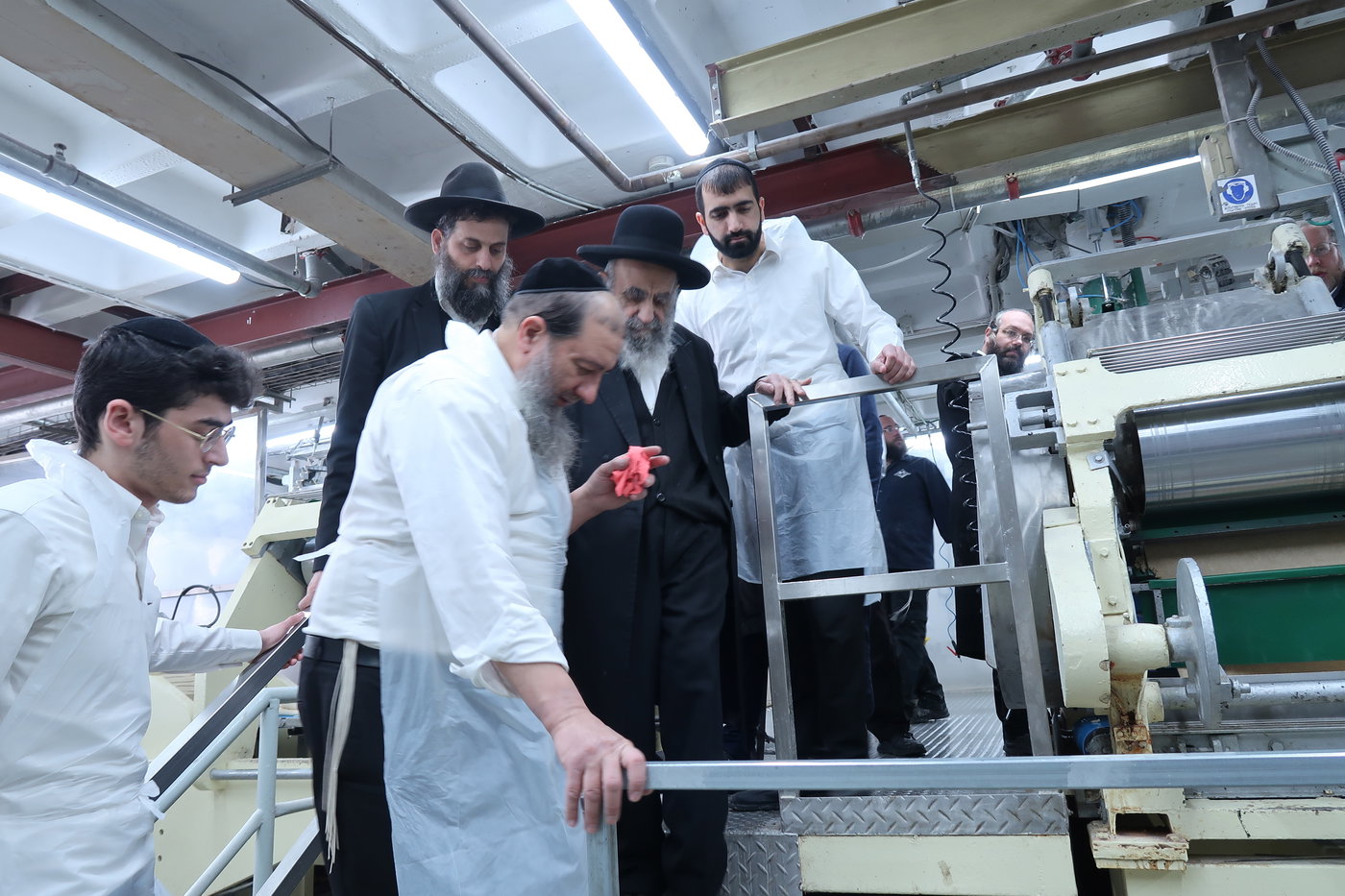 חכם משה צדקה באפיית מצות