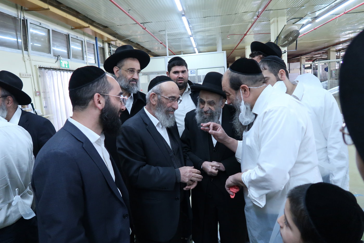 חכם משה צדקה באפיית מצות