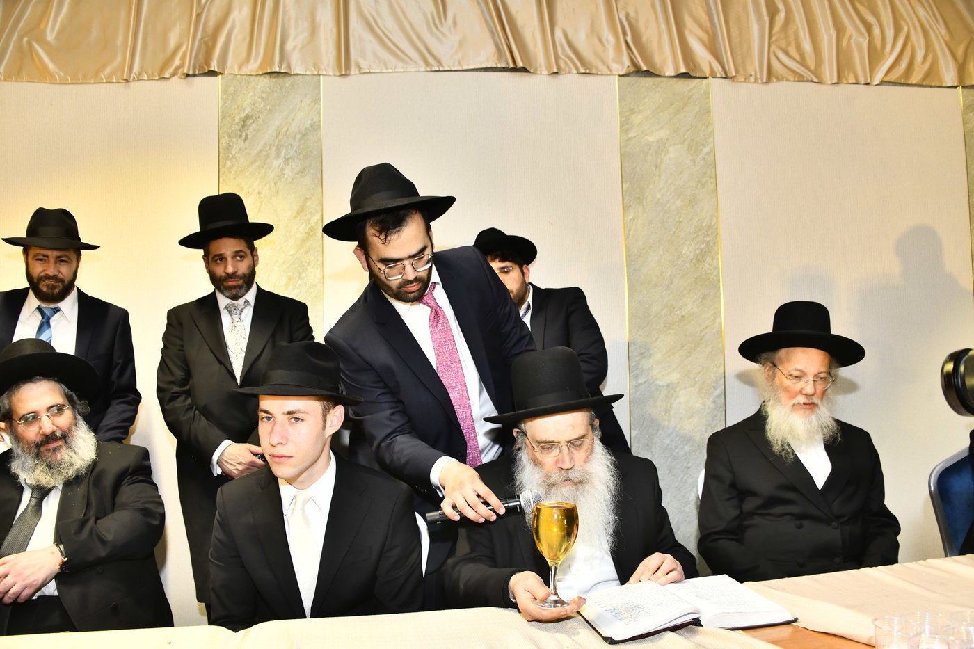 שמחת נישואי בתו של מנחם שפירא