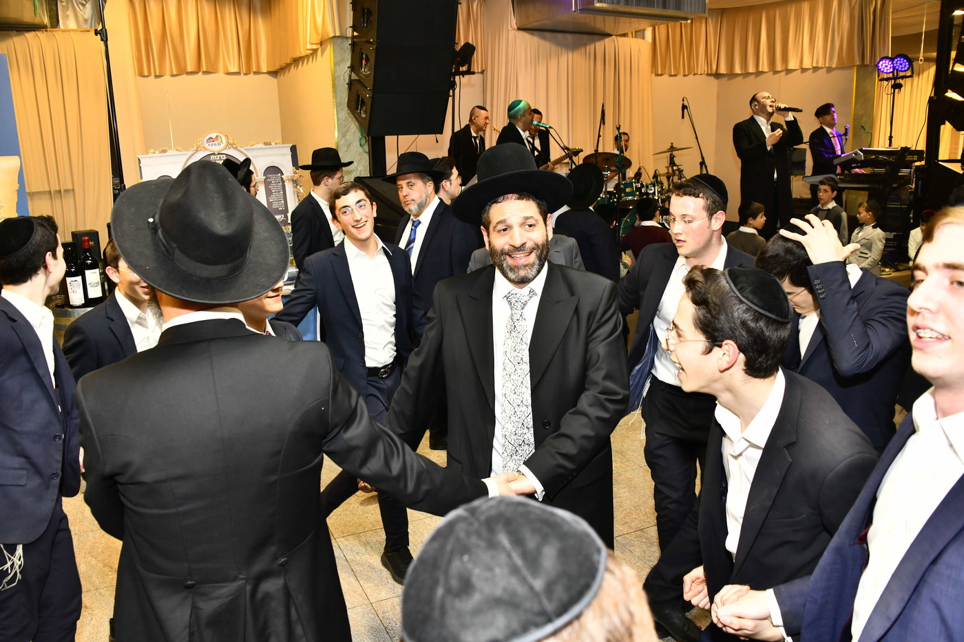 שמחת נישואי בתו של מנחם שפירא