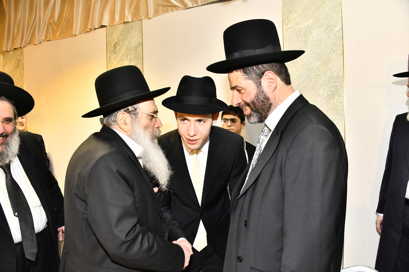 שמחת נישואי בתו של מנחם שפירא