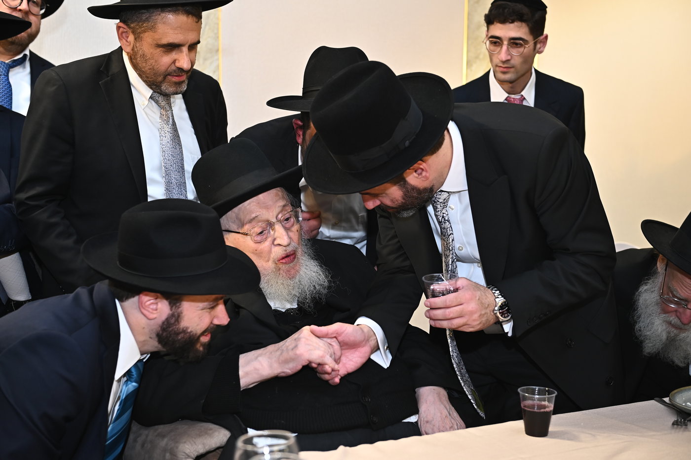 שמחת נישואי בתו של מנחם שפירא