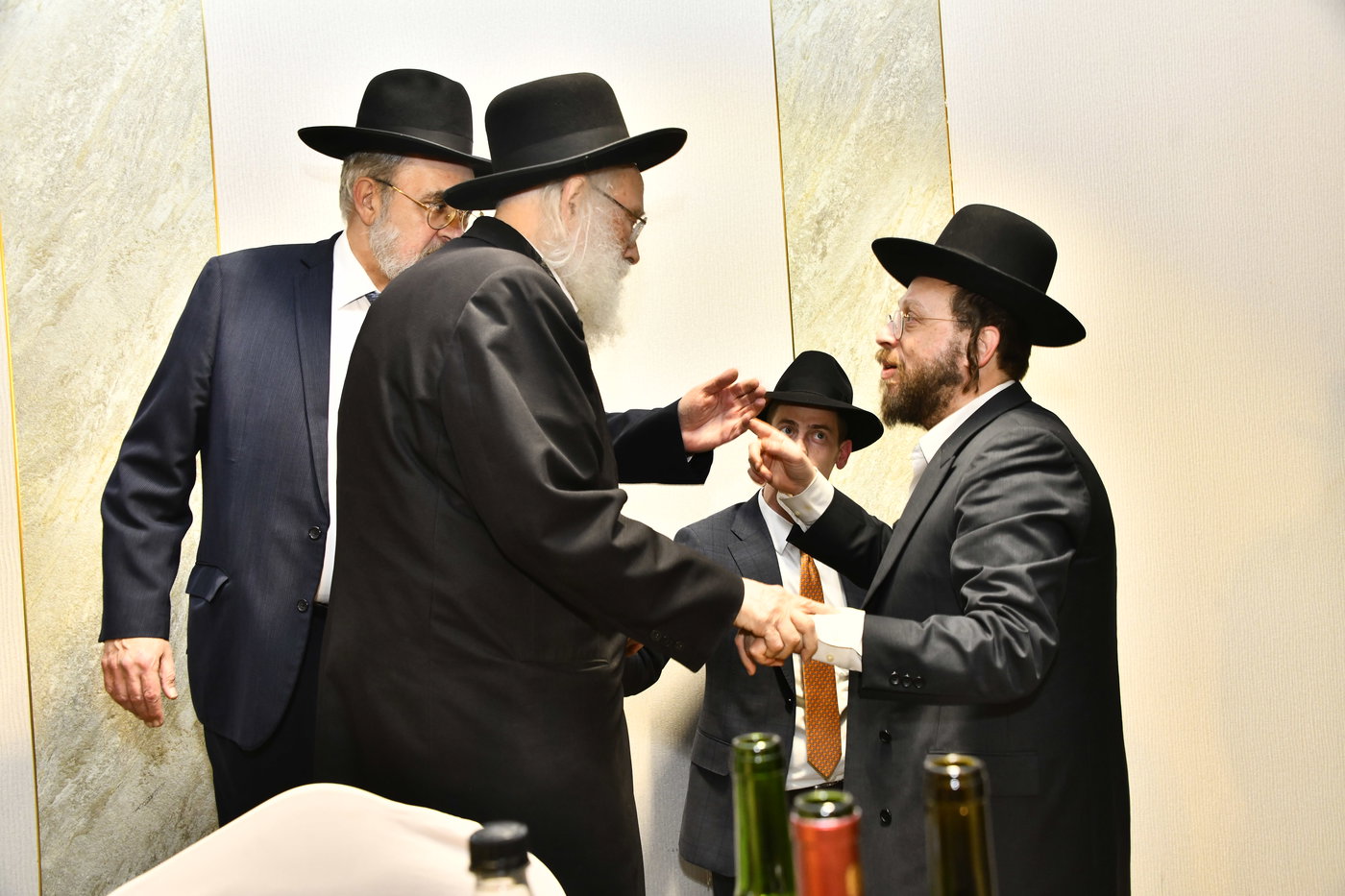 שמחת נישואי בתו של מנחם שפירא