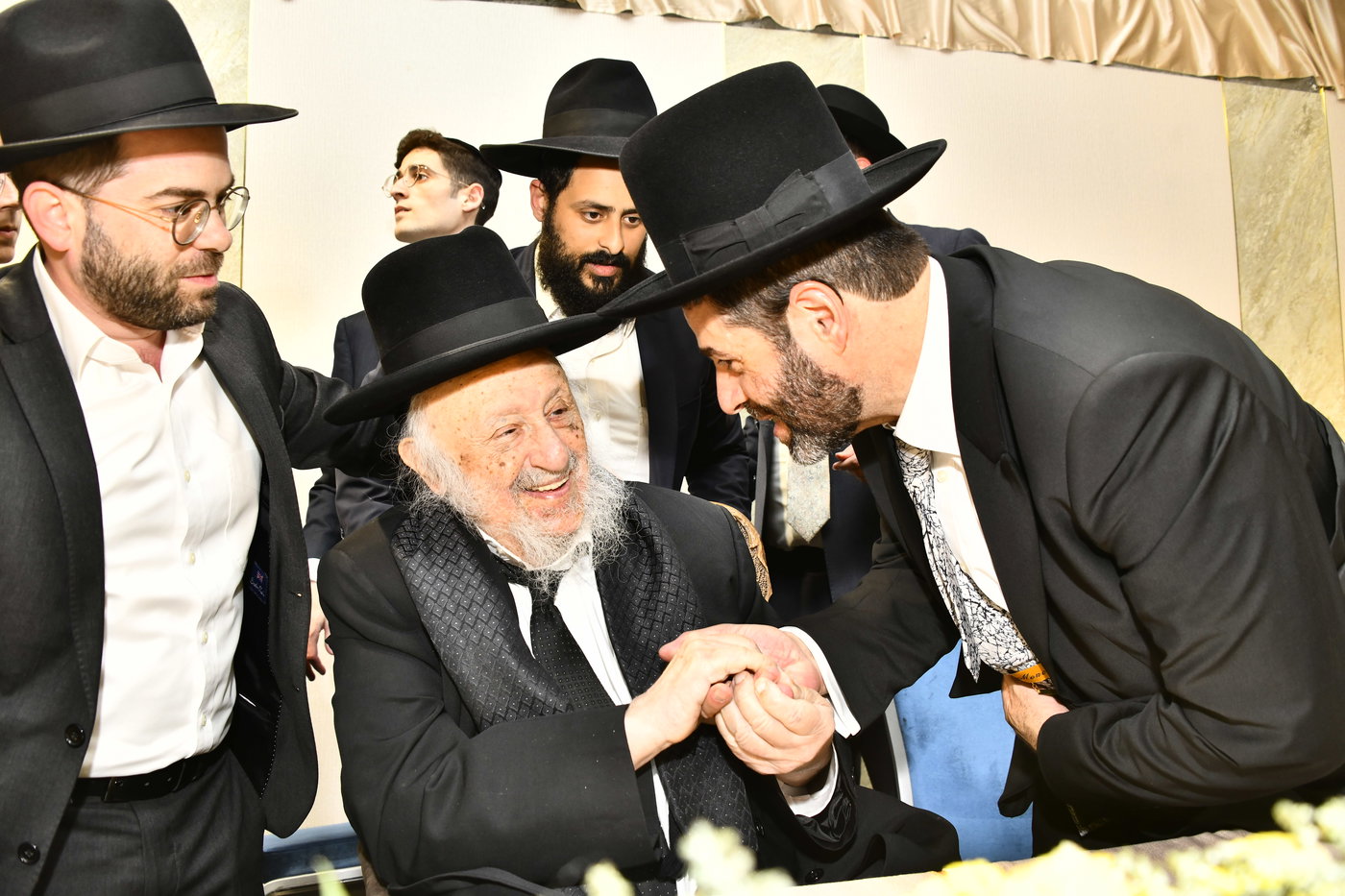 שמחת נישואי בתו של מנחם שפירא