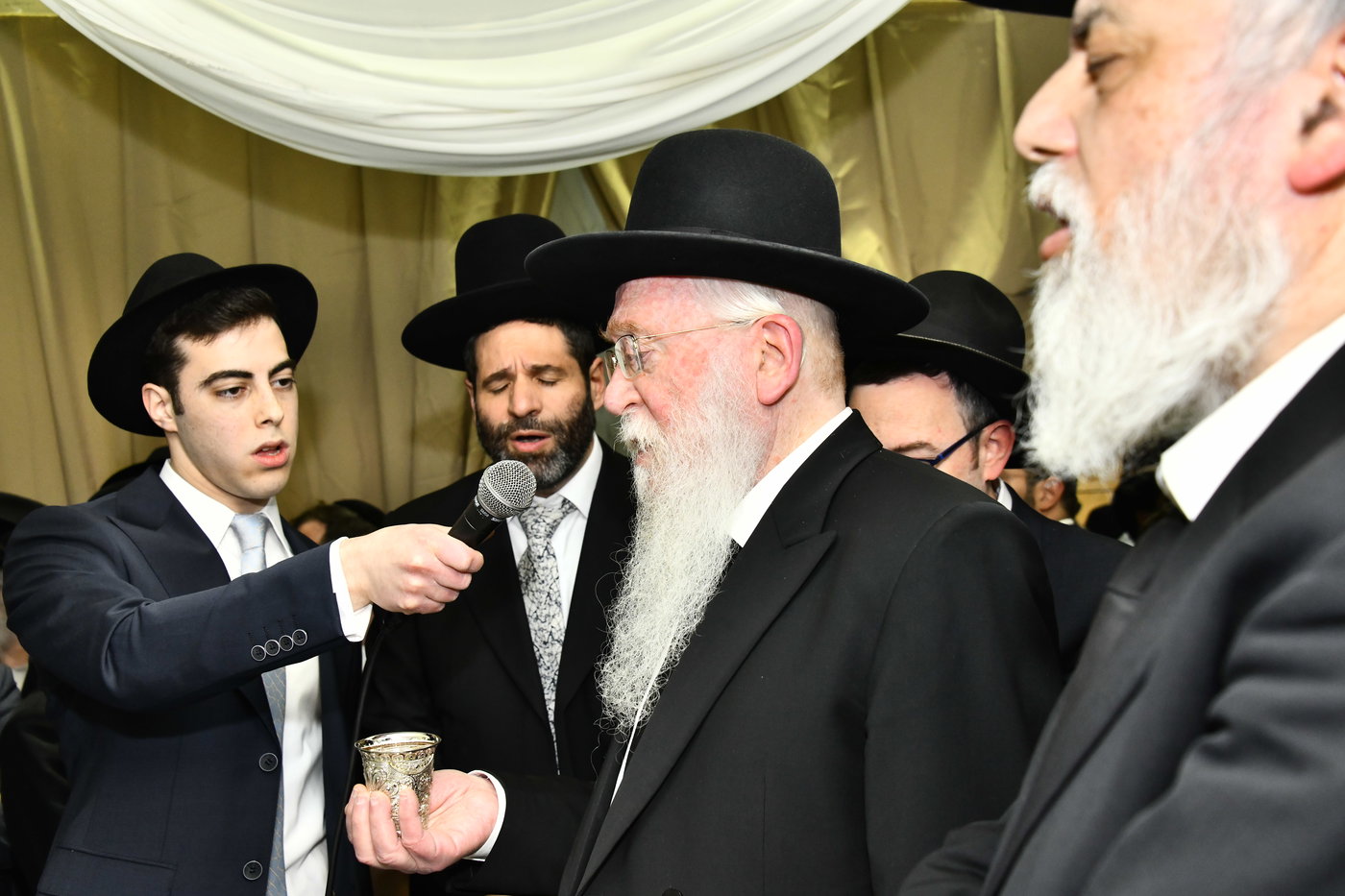 שמחת נישואי בתו של מנחם שפירא