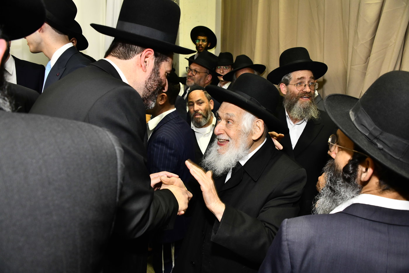 שמחת נישואי בתו של מנחם שפירא