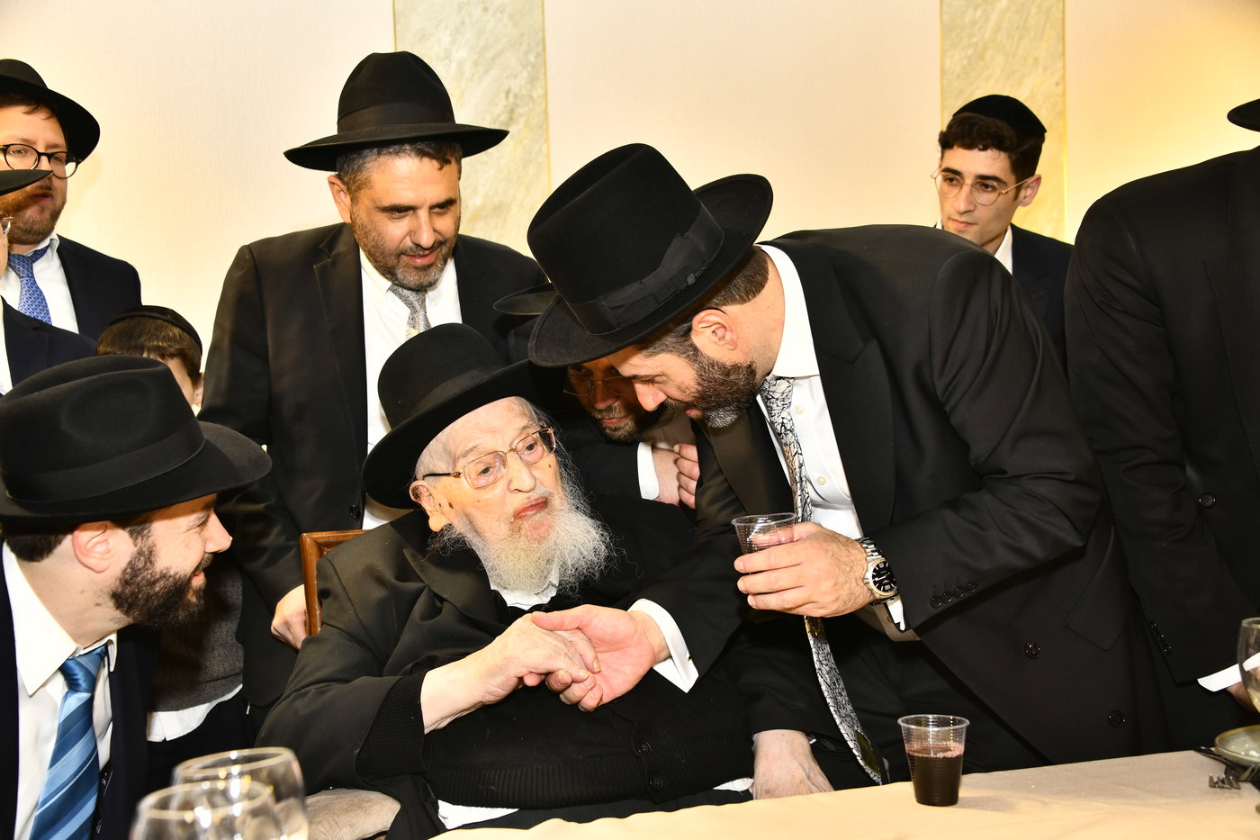 שמחת נישואי בתו של מנחם שפירא